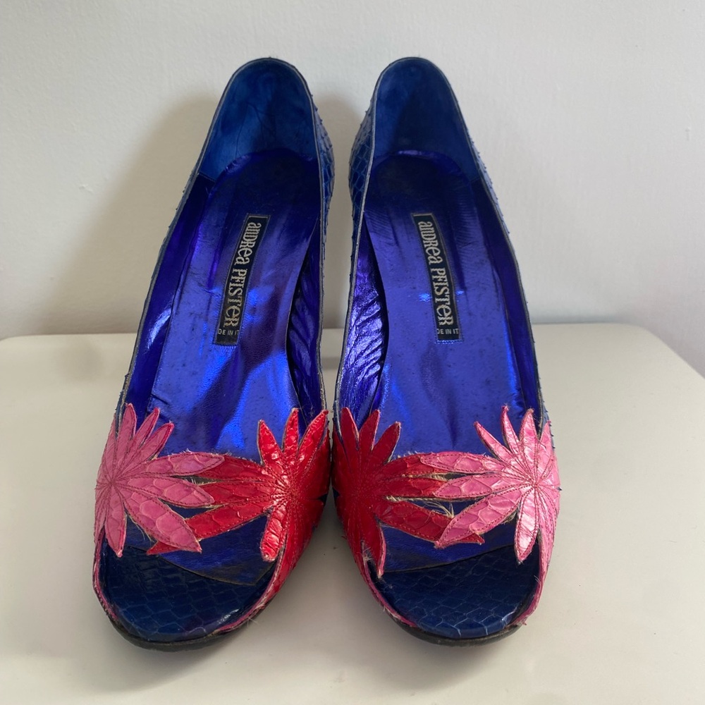 Andrea Pfister vintage 1980s snakeskin electric blue floral pumps size 8